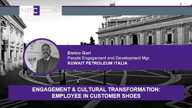 Employee in customer shoes Q8
